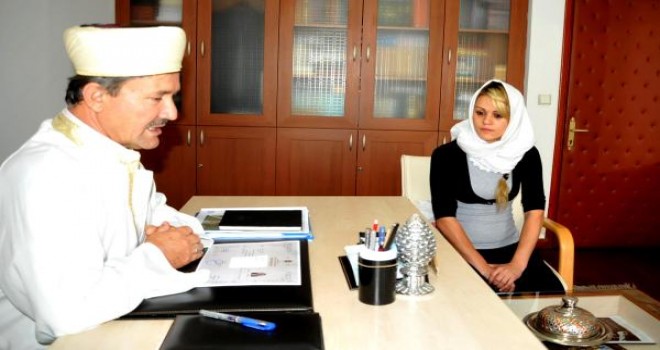 Özbekistanlı Khashimova Müslüman olup, Safiye ismini aldı