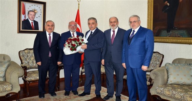 Mevlid-i Nebi Haftası'nda İlk Gül, Vali Cüneyit Orhan Toprak’a
