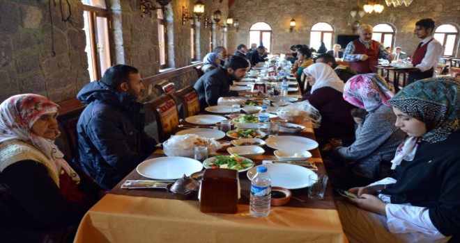 Mevlid-i Nebi Haftasında şehit aileleri ve gaziler onuruna yemek verildi.