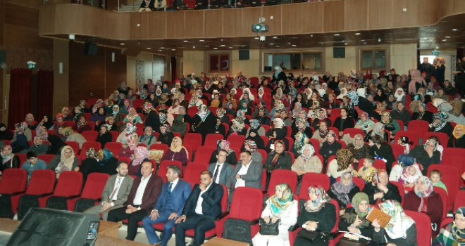 Ceyhan'da Mahremiyet Bağlamında Sosyal Medya ve Aile konulu panel