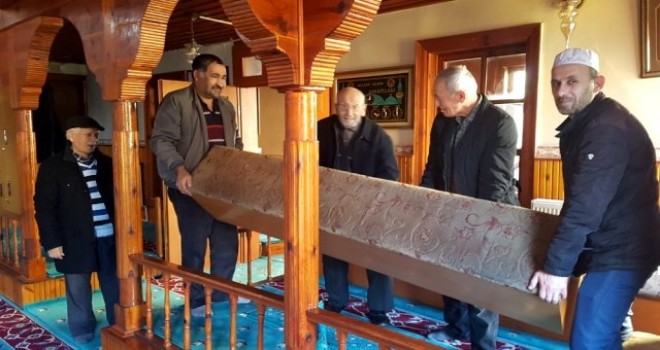 Devrek'teki camilerde oturaklar kaldırılmaya başlandı