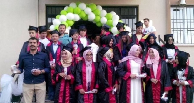 Yiğitbaş İmam Hatip Ortaokulu İlk Mezunlarını Verdi