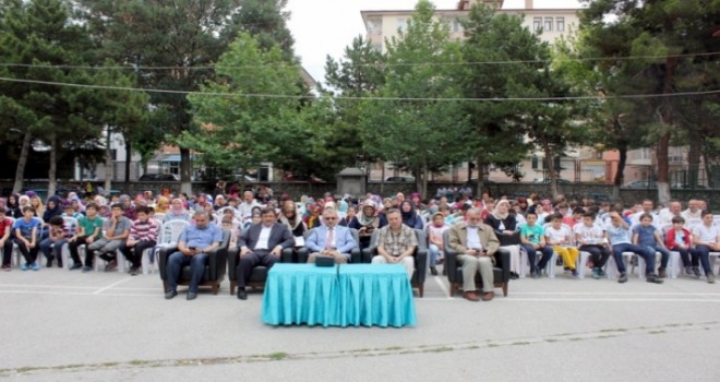 Camide çocuk sesi, vatanımın neşesi