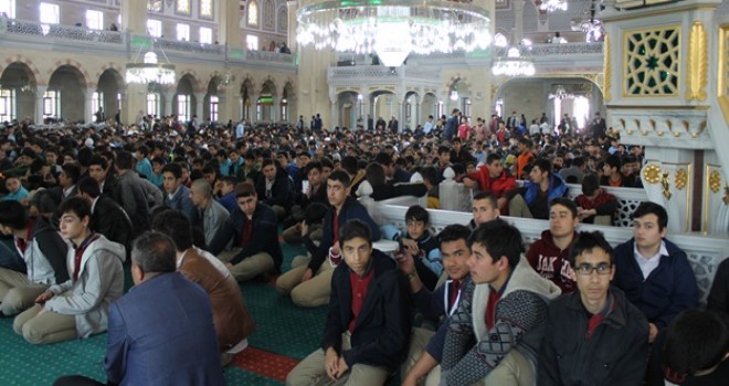Muhteşem Manzara! 10 bin öğrenci camide buluştu