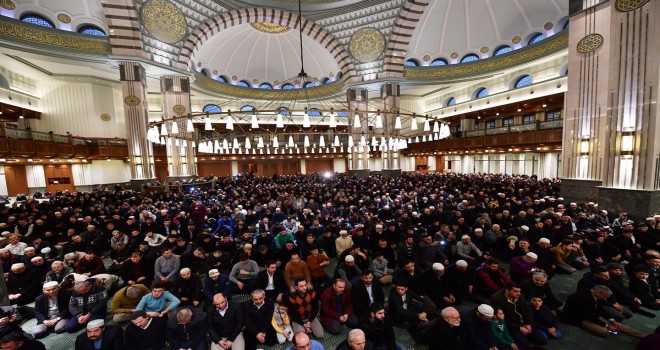 Erbaş, Millet Camii’nde çocuklar ve gençlerle buluştu