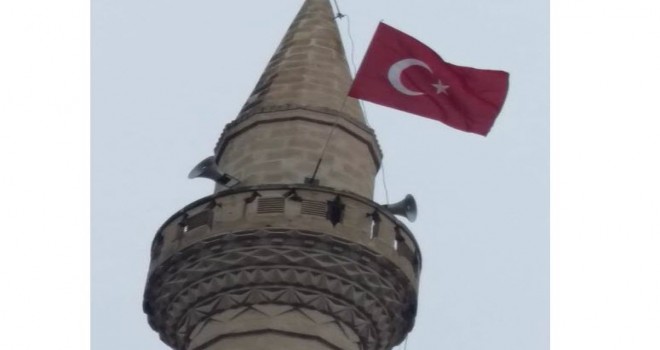Afrin Operasyonuna destek için  Yüreğir'de Din Görevlileri, Cami ve Minarelere bayrak astı