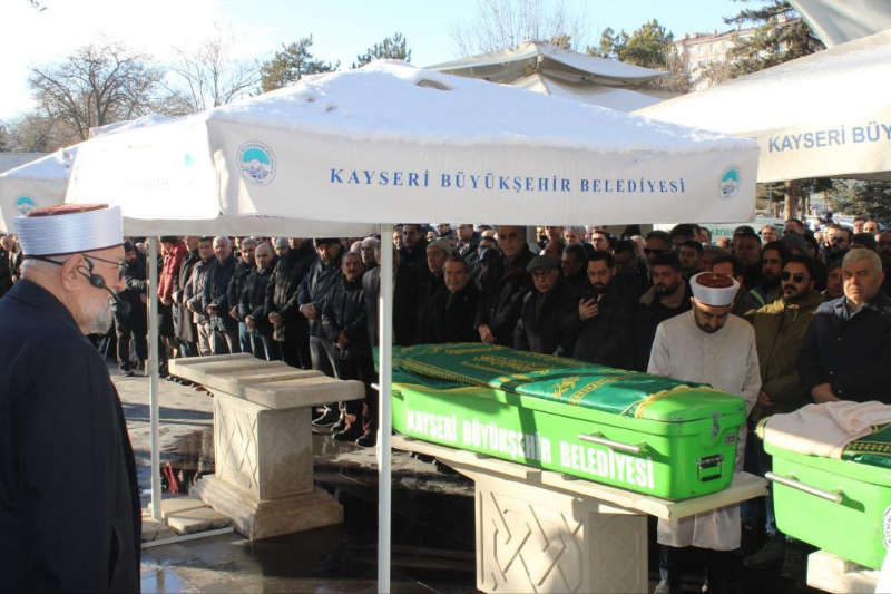 Eski Diyanet İşleri Başkan Yardımcısı Necmettin Nursaçan'ın eşi Pakize Nursaçan hayatını kaybetti. Nursaçan'ın cenaze namazını eşi Necmettin Nursaçan kıldırdı.