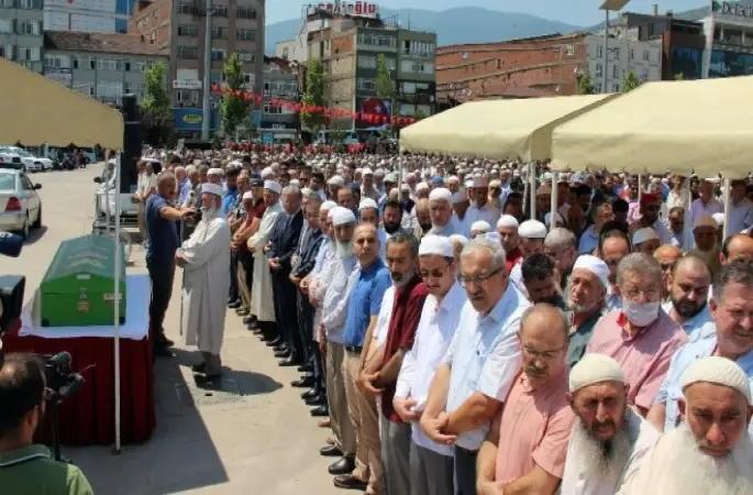 Rufai Tarikatının Şeyhi Hacı Mustafa Boyraz Son Yolculuğuna Uğurlandı