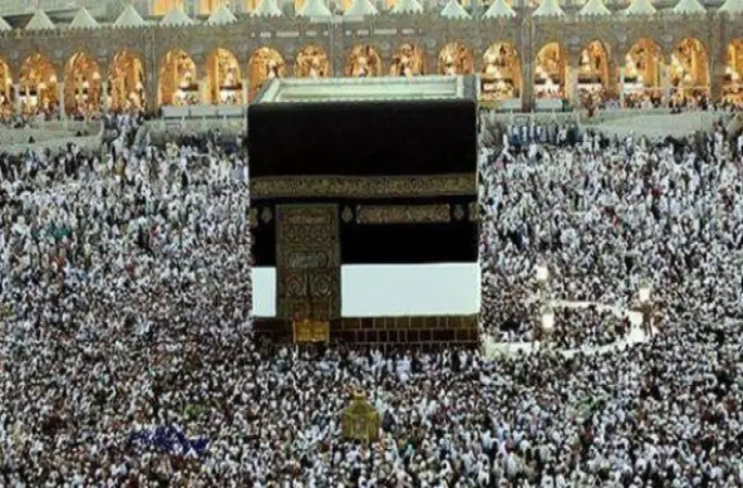 Kâbe’de cuma namazı izdihamı