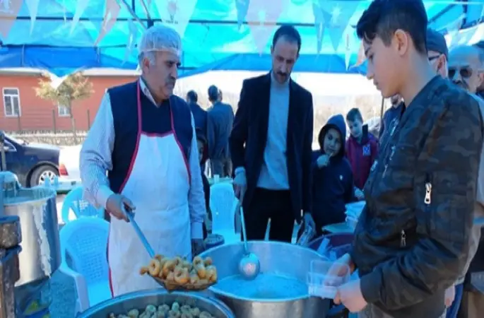 Emekli imam, 25 yıldır lokma tatlısı yapıyor