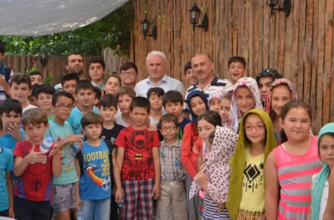 Kuran kursu öğrencilerinin dondurma keyfi