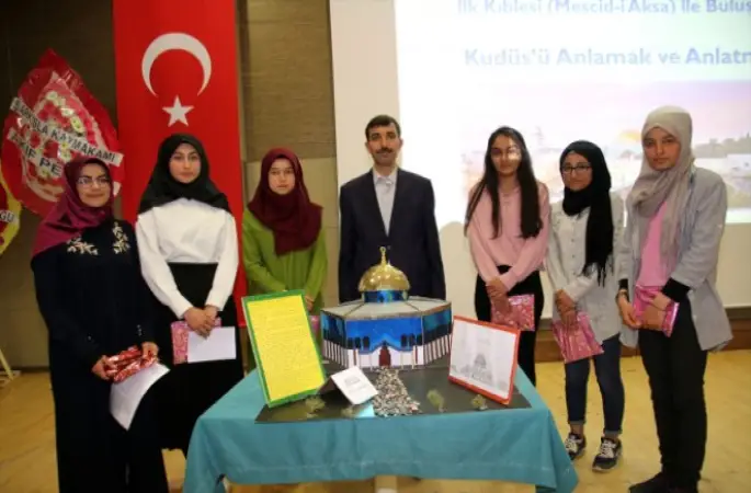 Başarılı Öğrenciler Ödüllerini Aldı