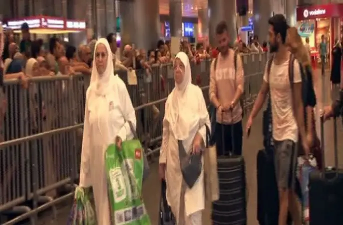 İlk Hacı Kafilesi Yurda Döndü