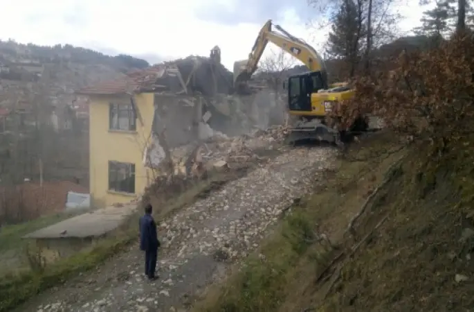 Kuran Kursu Binası Yıkıldı