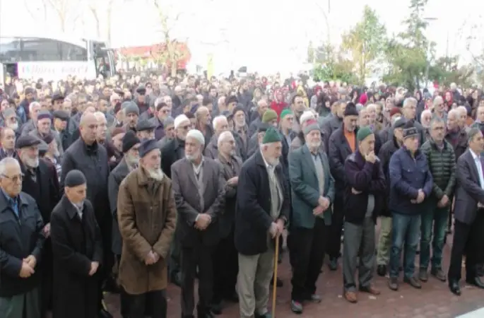 Kutsal topraklara gözyaşları arasında dualarla uğurlandılar