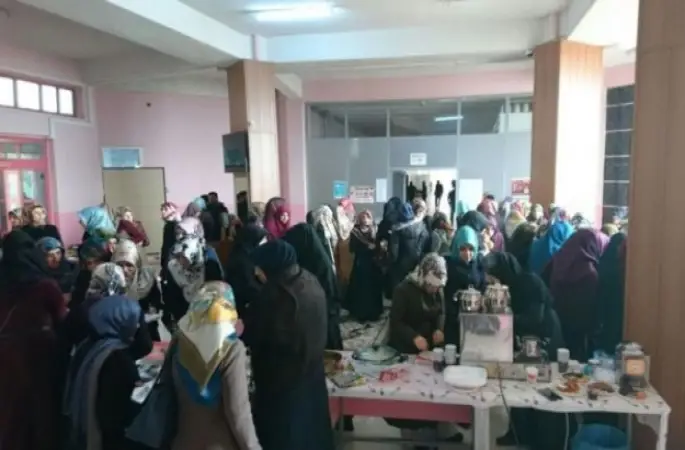 Dicle Üniversitesinde Halep için kermes düzenledi