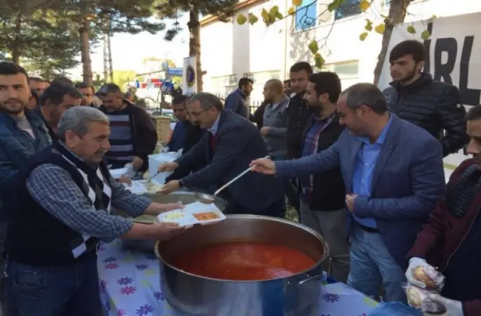 Sanayi cami cemaatine kuru fasülye ikramı