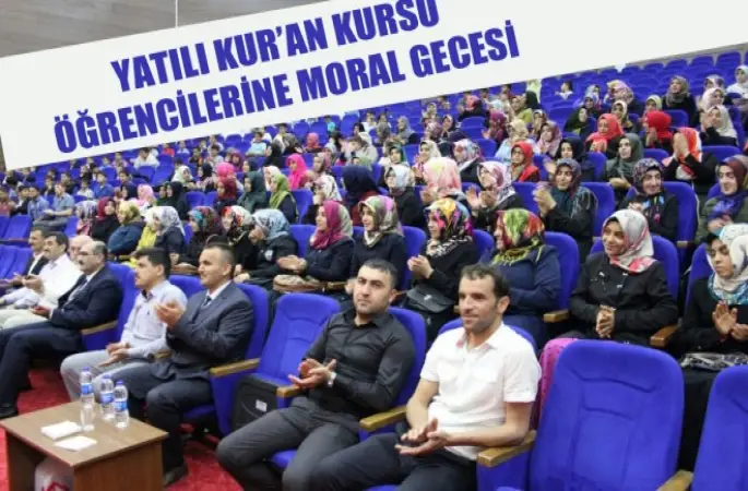 Kur’an Kursu Öğrencilerine Moral Gecesi