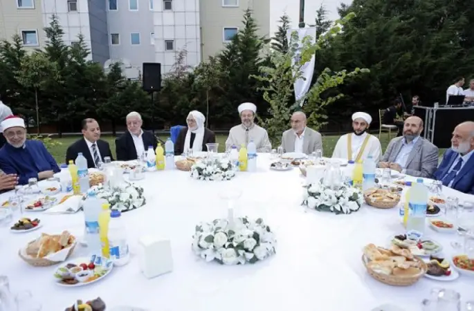 Görmez, muhacir alimlerle iftar sofrasında bir araya geldi…