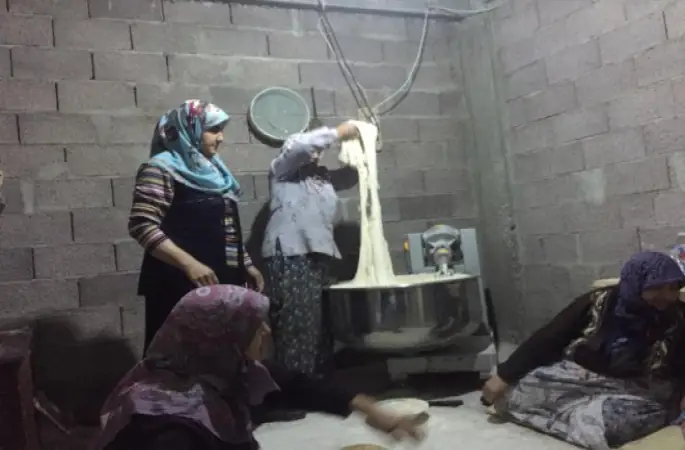 Simavlılar Yemen’liler  için  imece usülü yöresel ekmeği pişirdi