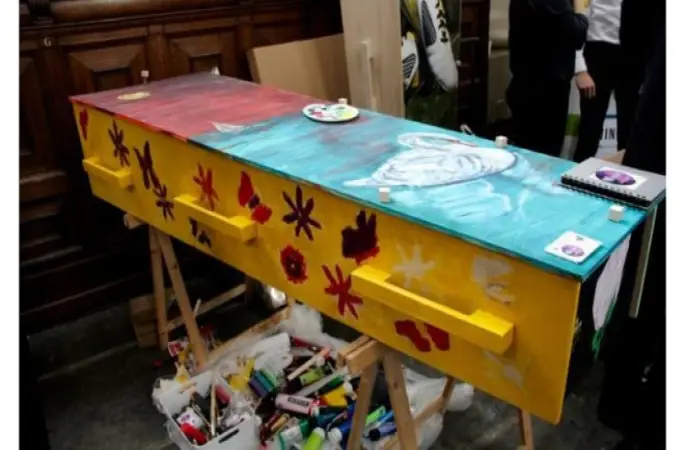 Hollanda'da Kiliseler CENAZE FUARI düzenledi...