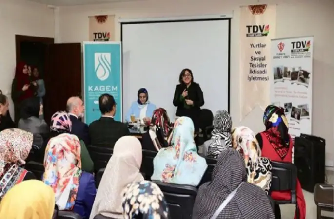 Şahin genç kızlarla Türkiye’yi konuştu