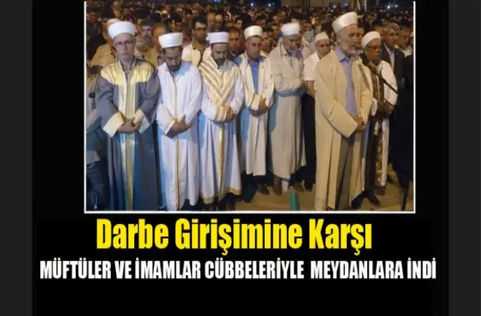 Müftüler ve İmamlar Cübbeleriyle Meydanlara İndi