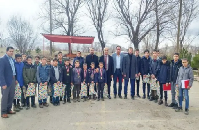 Yarışmada kazandıkları para ödülünü depremzedelere bağışladılar