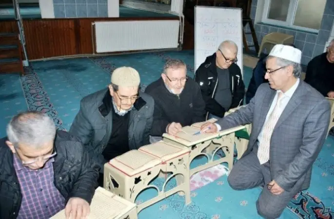 80’lik dedeler torunlarına örnek oluyor