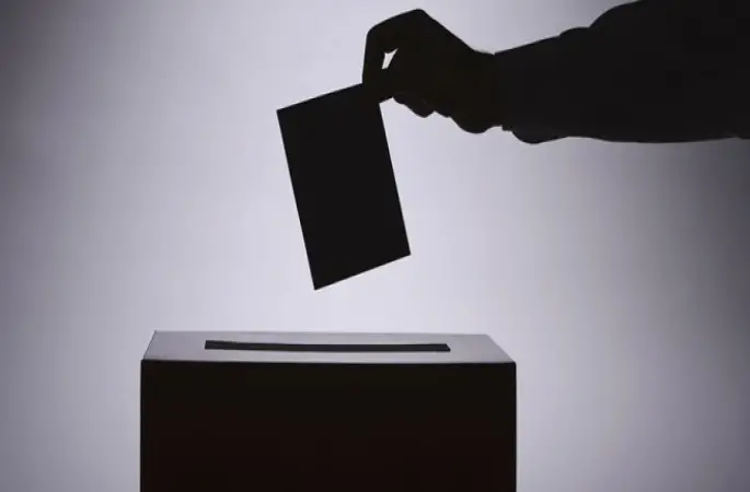 Bir garip referandum: Dinlere küfretmek serbest oldu!