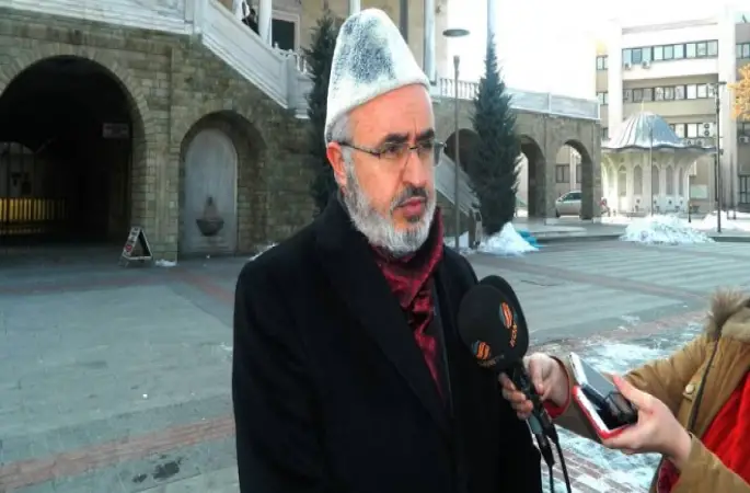 Müftü Akpınar’dan bayrak kampanyasına destek