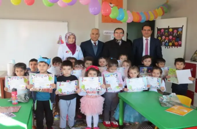 Çukurova’da 4-6 yaş Kur'an Kursu öğrencilerinin karne sevinci