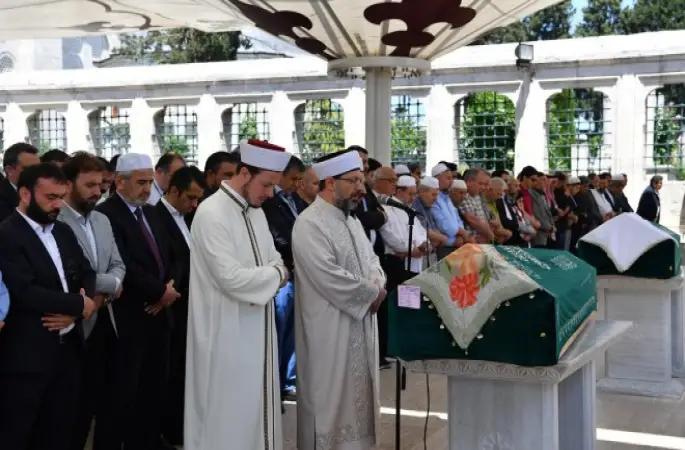 Tüm camilerde şehit Filistinliler için salalar okundu gıyabi cenaze namazı kılındı