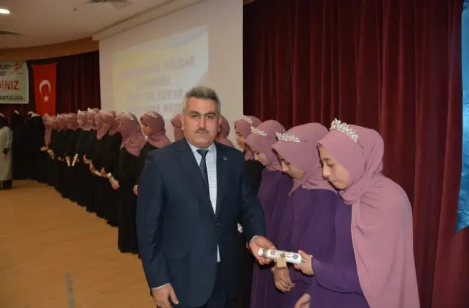 Reyhanlı’da Hafizeler Taçlandı.