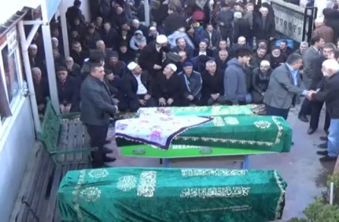 Trafik Kazasında Vefat Eden İmam  ve Torunları Son Yolculuğuna Uğurlandı