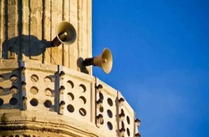 Muhtar köylüye sinirlenince minare çıktı ve...