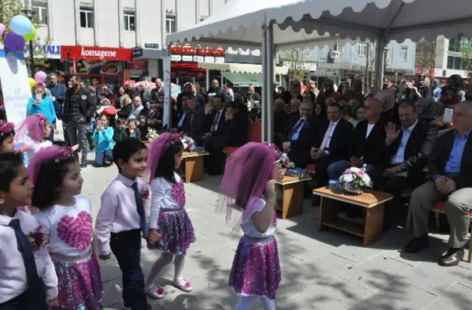 Çekmeköy’de Miniklerin Yıl Sonu Etkinliği Göz Doldurdu