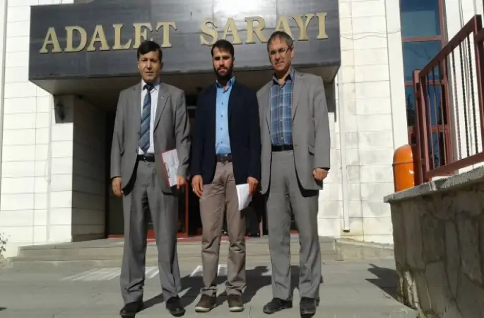 Antalya'da Sela okuyan imama hakaretten yargılanan sanıklar hakim karşısında