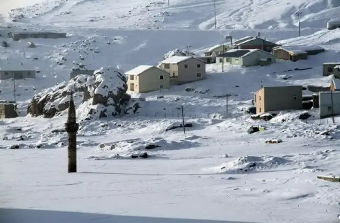 Ağrı'da Cami Kar Altında Kaldı