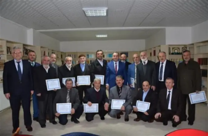 Emekli din görevlilerine teşekkür belgesi verildi