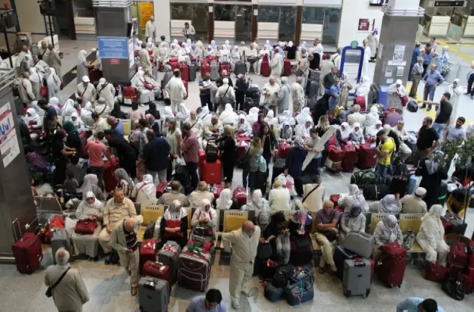 İlk Hac Kafilesi Dualarla Uğurlandı