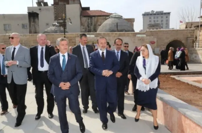 Görmez Şıh Meydanını Gezdi