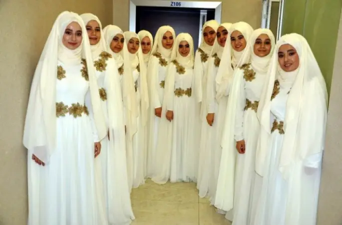 Hafizeler Taç giyip icazetlerini aldılar