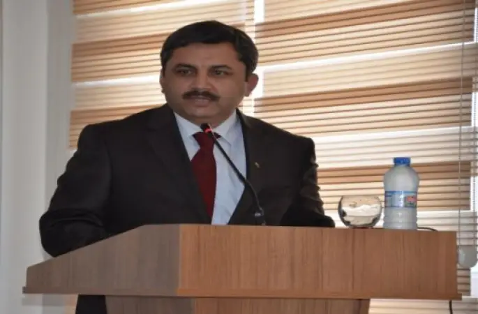 Viranşehir’e Karaisalı  Müftüsü Kamil Oktay atandı