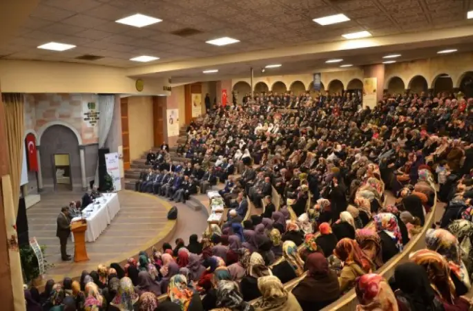 “Peygamberimiz Ve Gençlik” Konulu Panel Düzenlendi