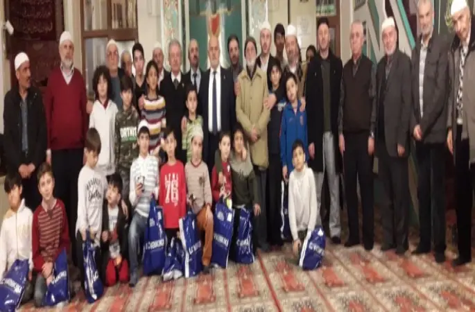 Müftü Aydın, Çocuklara Ayakkabı Dağıttı