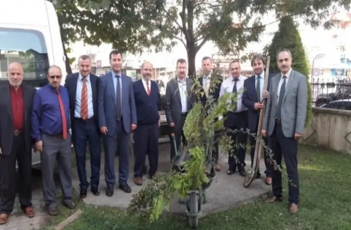 Fatsa'da Camiler fidan ile taçlandırıldı