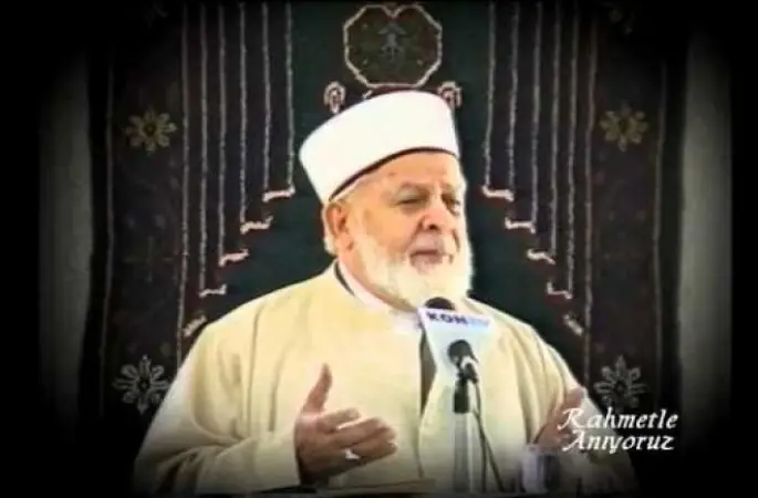 Tahir Büyükkörükçü Hoca'yı rahmetle anıyoruz