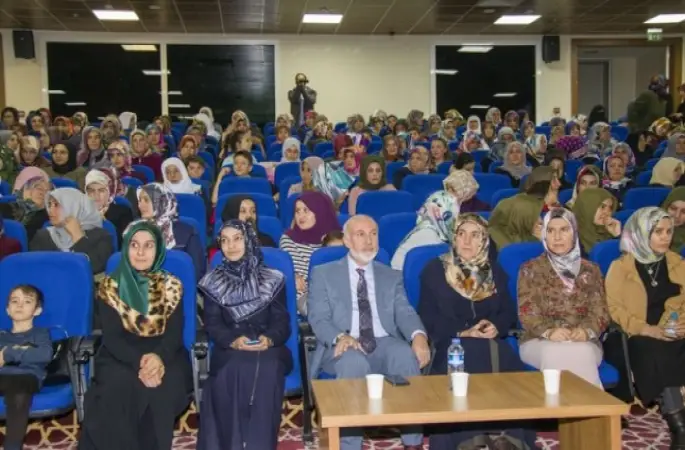 Van’da Peygamberimiz ve aile konulu konferans