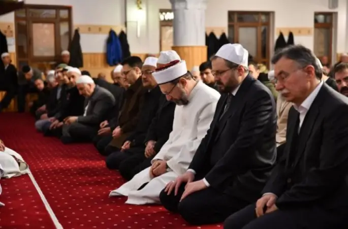 Diyanet Başkanı Erbaş: Namaz kılan insanlar kötülük yapmaz, hak yemez